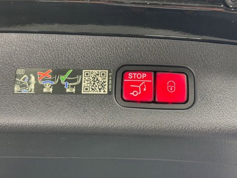 Used 2024 Mercedes-Benz GLC 300 4MATIC w/ AMG Line image 33