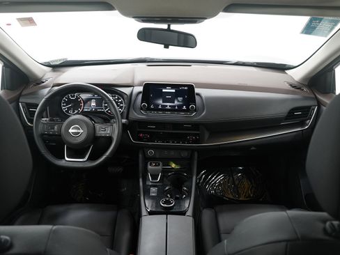 Used 2023 Nissan Rogue SV w/ SV Premium B Package image 14