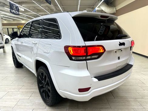Used 2019 Jeep Grand Cherokee Altitude image 9