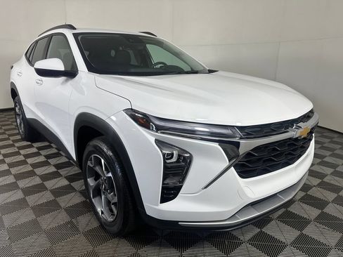 Used 2024 Chevrolet Trax LT FWD image 7