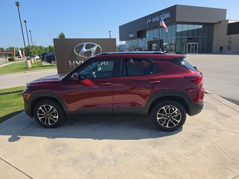 Used 2025 Chevrolet TrailBlazer LT AWD/4WD image 8