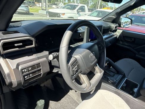 Used 2024 Toyota Tacoma SR5 AWD/4WD image 10