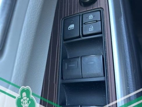 Certified 2024 Toyota Sienna XLE FWD image 14