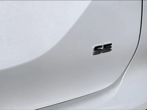 Used 2024 Mitsubishi Outlander SE image 10