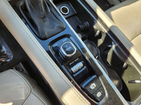 Used 2017 Volvo XC90 T5 Momentum w/ Vision Package image 29