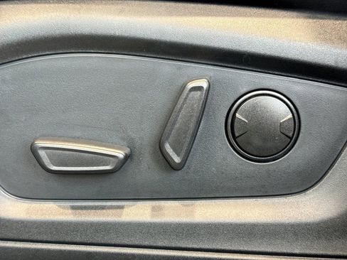 Used 2023 Ford Explorer XLT w/ Equipment Group 202A image 3