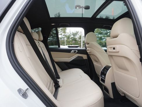 Used 2022 BMW X5 xDrive40i w/ Parking Assistance Package image 40