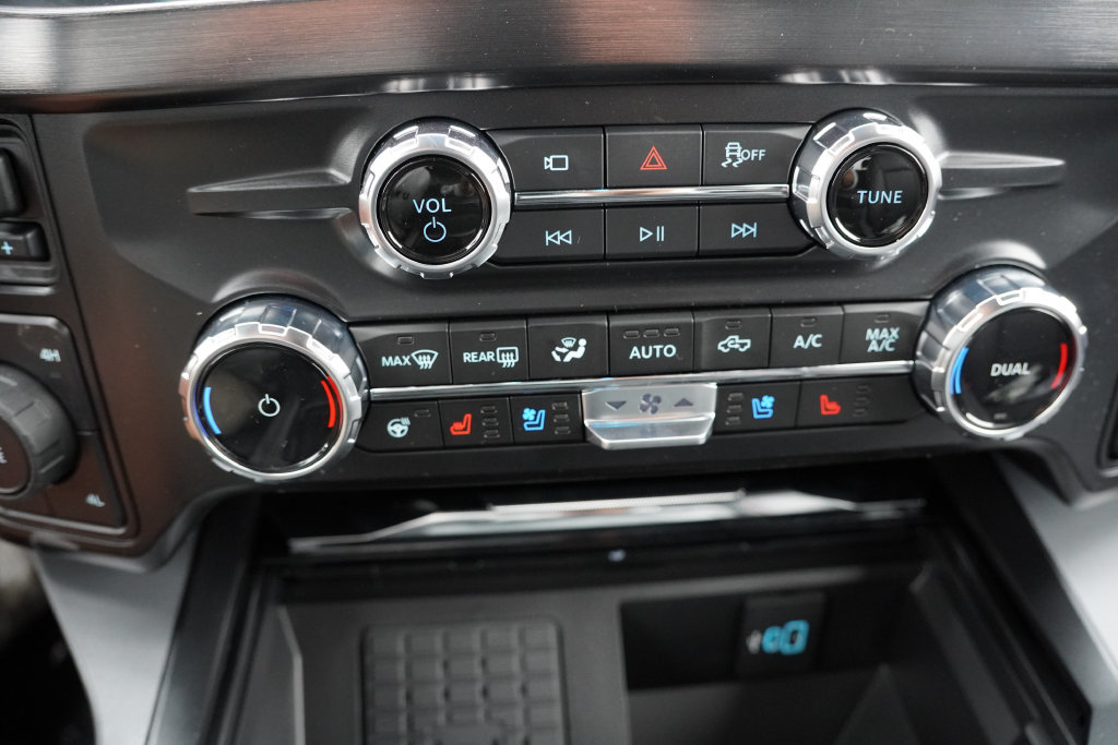 New 2027 Ford F350 Lariat w/ Black Appearance Package AWD/4WD image 17