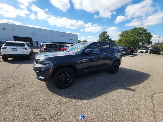 Used 2023 Jeep Grand Cherokee Altitude AWD/4WD image 22