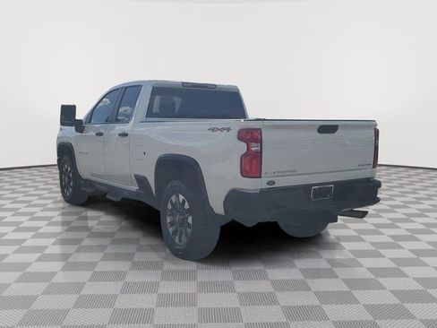 Used 2021 Chevrolet Silverado 2500 Custom w/ Custom Value Package image 3