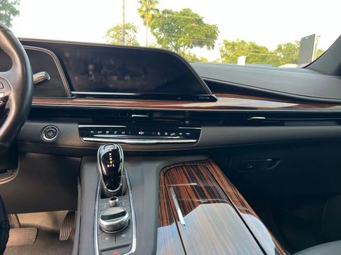 Used 2021 Cadillac Escalade Luxury RWD image 17