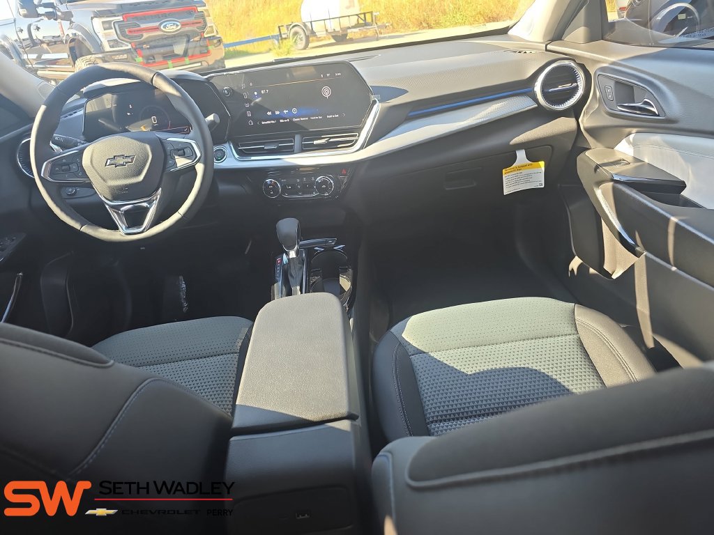 New 2026 Chevrolet Trax LT w/ Midnight Edition FWD image 9