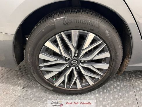 Used 2025 Nissan Altima 2.5 SV FWD image 18