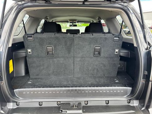 Used 2018 Toyota 4Runner SR5 AWD/4WD image 12