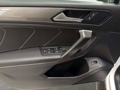 Certified 2024 Volkswagen Tiguan SE image 18