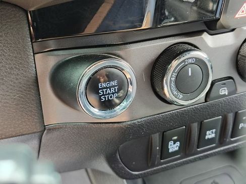 Used 2017 Toyota Tacoma TRD Sport w/ Premium & Technology Package AWD/4WD image 29