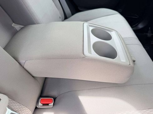 Used 2015 Toyota Corolla LE FWD image 26