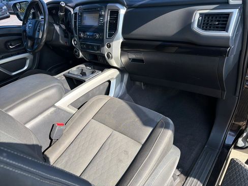 Used 2017 Nissan Titan SV AWD/4WD image 25
