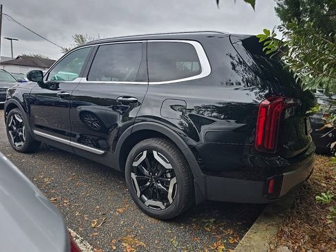 Certified 2025 Kia Telluride S image 3