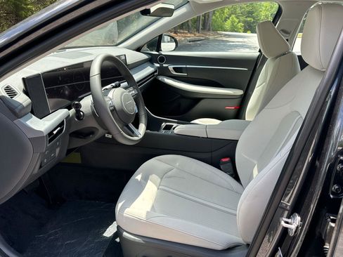 Certified 2024 Hyundai Sonata SEL w/ Convenience Package image 8