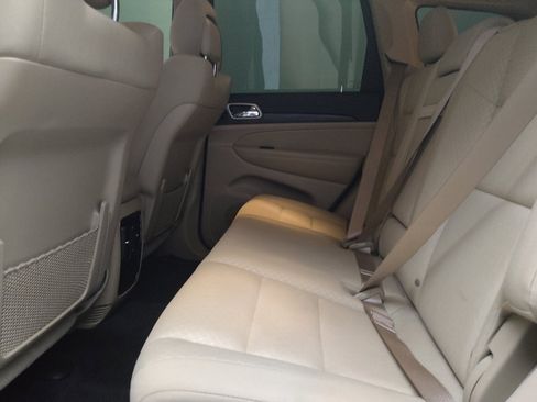 Used 2019 Jeep Grand Cherokee Laredo AWD/4WD image 18