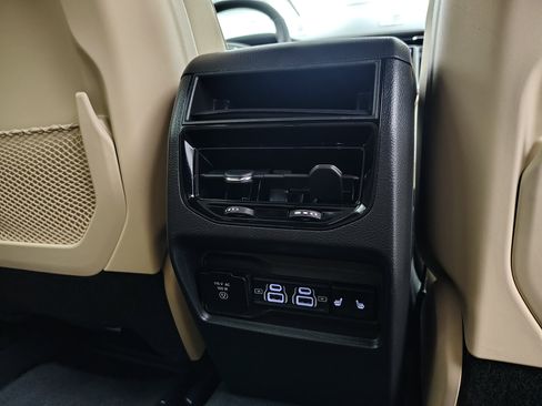 Used 2024 Jeep Grand Cherokee Limited image 31