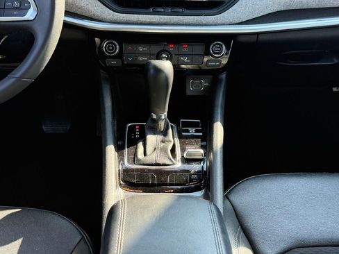 Used 2024 Jeep Compass Latitude AWD/4WD image 15