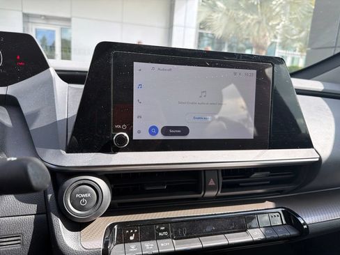 Used 2024 Toyota Prius XLE FWD image 7