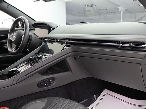 Used 2024 Aston Martin DB12 Coupe RWD image 36