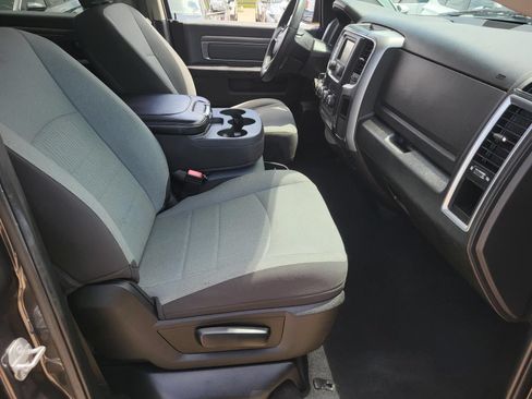 Used 2022 RAM 1500 Classic SLT AWD/4WD image 10