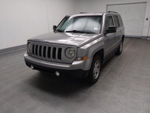 Used 2017 Jeep Patriot Sport w/ Power Value Group FWD image 2