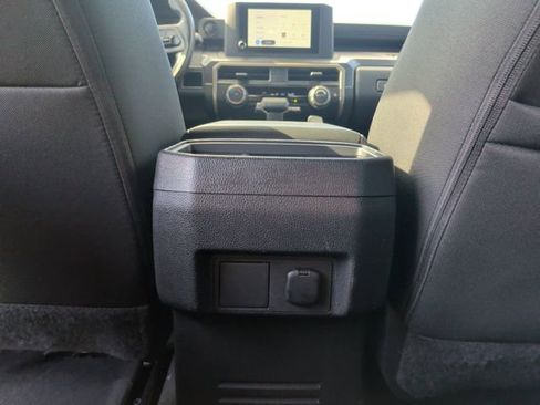 Used 2025 Toyota Tacoma SR5 AWD/4WD image 29