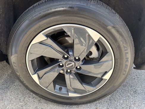 Used 2025 Nissan Rogue SV FWD image 32