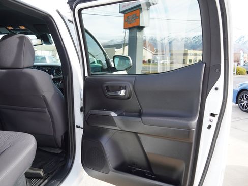 Used 2019 Toyota Tacoma TRD Off-Road image 22