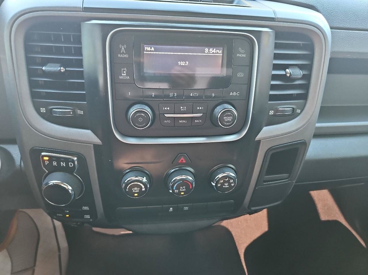 Used 2018 RAM 1500 Express AWD/4WD image 23