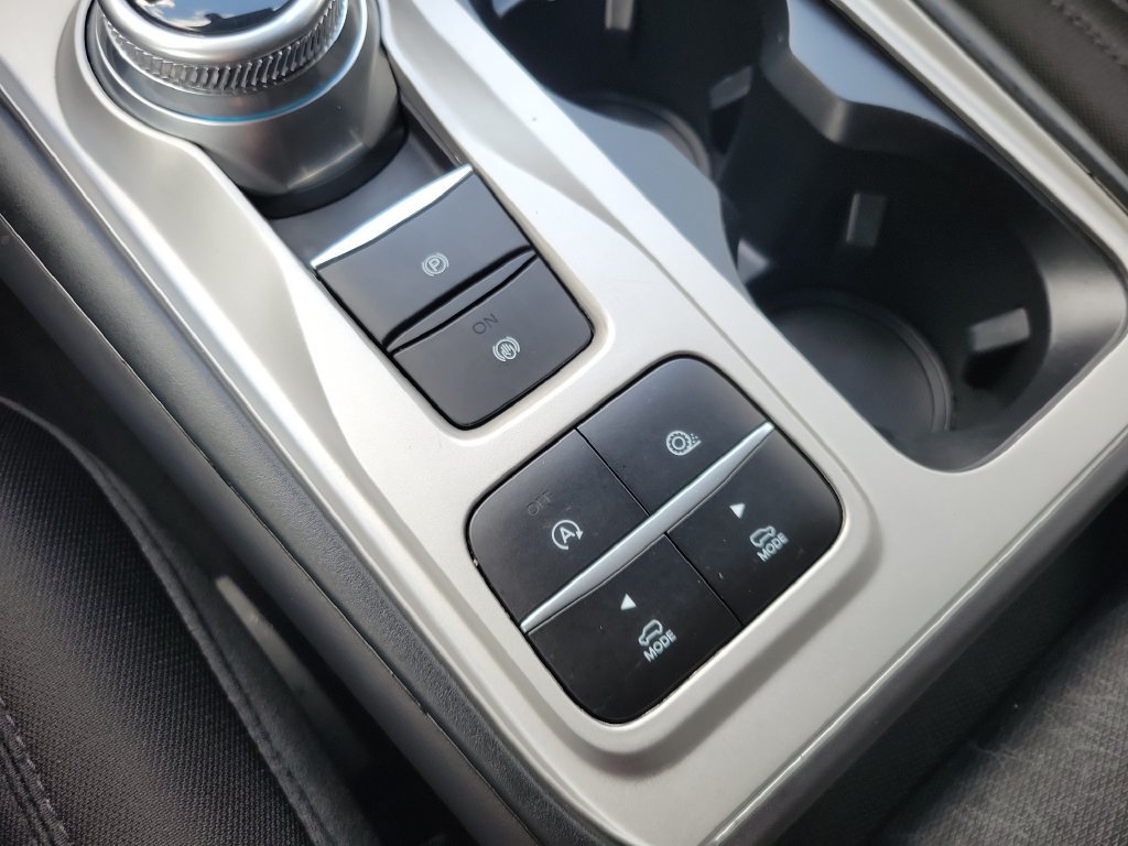 Used 2024 Ford Explorer XLT RWD image 28