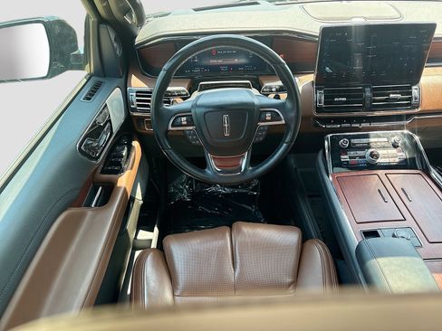 Used 2023 Lincoln Navigator Reserve AWD/4WD image 24