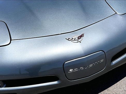 Used 2003 Chevrolet Corvette Coupe w/ Preferred Equipment Group RWD image 19