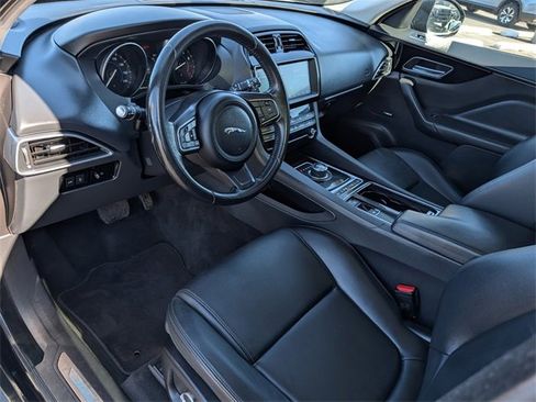Used 2020 Jaguar F-PACE Premium image 9