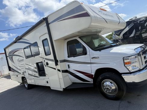 Used 2017 Ford E-450 and Econoline 450 Super Duty w/ Motorhome Prep Package RWD image 31