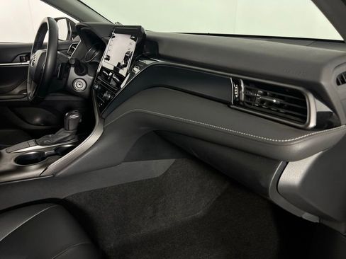 Used 2022 Toyota Camry SE image 30