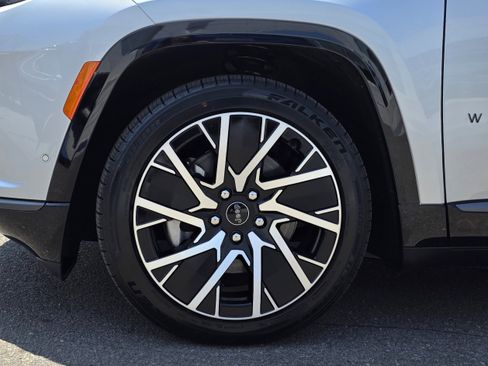 New 2025 Jeep Wagoneer S Limited image 9