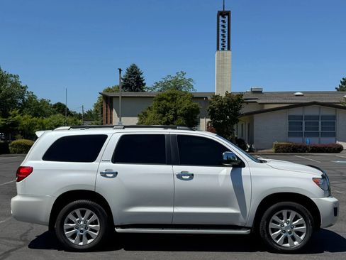 Used 2017 Toyota Sequoia Platinum AWD/4WD image 7