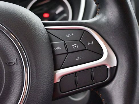 Used 2018 Jeep Compass Latitude FWD image 17