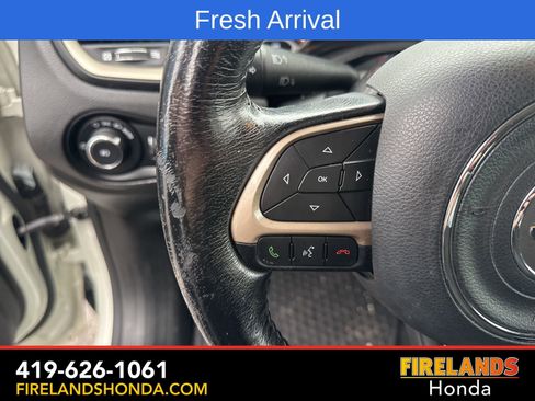 Used 2017 Jeep Renegade Latitude w/ Popular Equipment Group image 16
