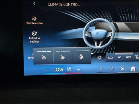 Used 2024 BMW X7 xDrive40i w/ Premium Package AWD/4WD image 36