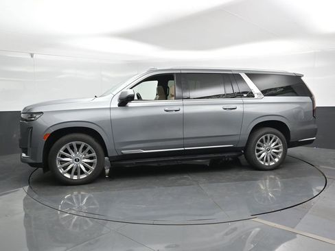 Used 2023 Cadillac Escalade ESV Premium Luxury image 9