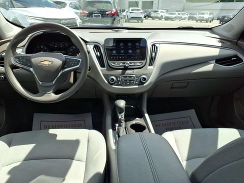 Used 2025 Chevrolet Malibu LT FWD image 9