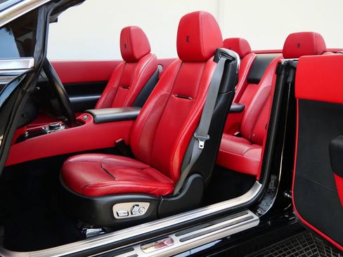 Used 2018 Rolls-Royce Dawn RWD image 8