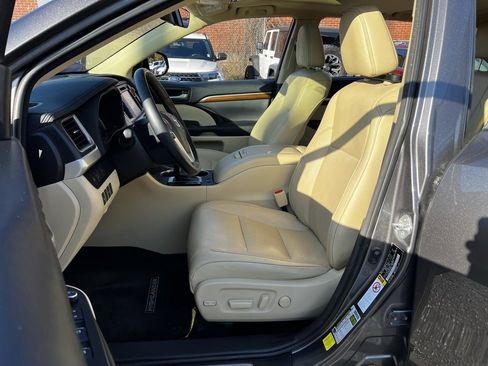 Used 2018 Toyota Highlander Limited image 11